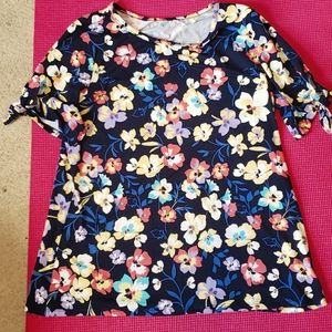 Short Sleeve Flowery Blouse
